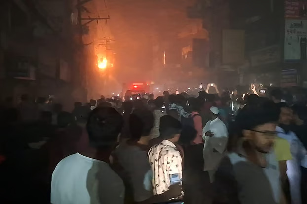 মাওনা চৌরাস্তায় ট্রান্সফরমার বিস্ফোরণে ভবনে আগুন, দগ্ধ ৩