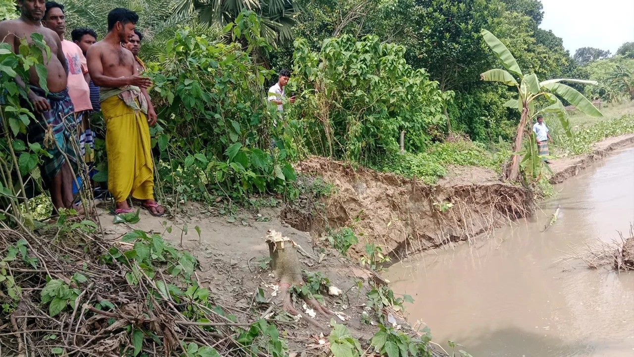 গড়াই নদীর ভাঙ্গনে হুমকিতে ৫শ পরিবার