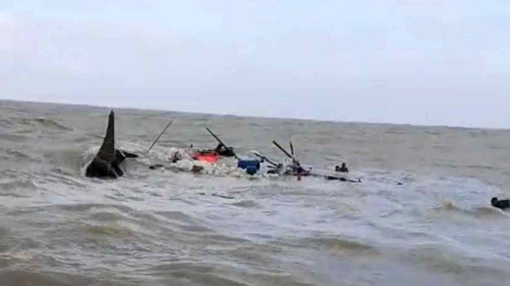 বরগুনা উপকূলে বঙ্গপোসাগরের ট্রলারডুবি;  ৫ জেলের লাশ উদ্ধার
