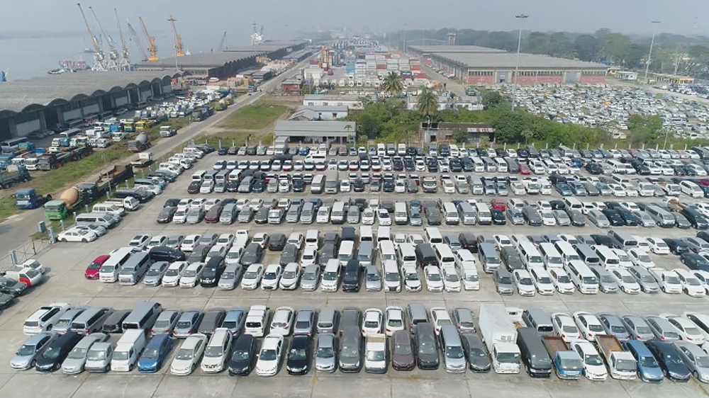 আমদানি নীতিতে শিথিলতা, নিষেধাজ্ঞাও বাড়ছে