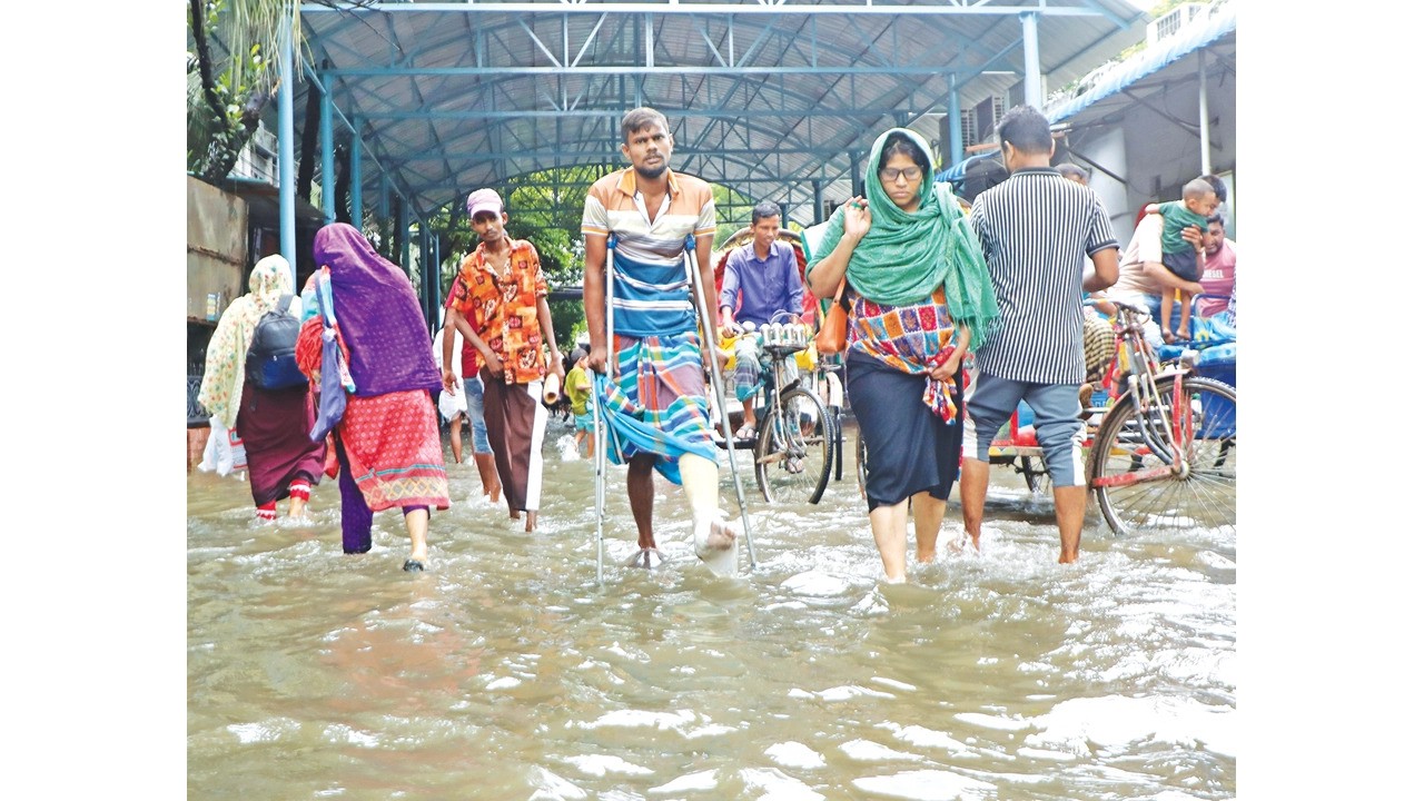 প্রতিদিন ব্যয় ৫৯ লাখ টাকা, তবু কেন ডুবছে ঢাকা?