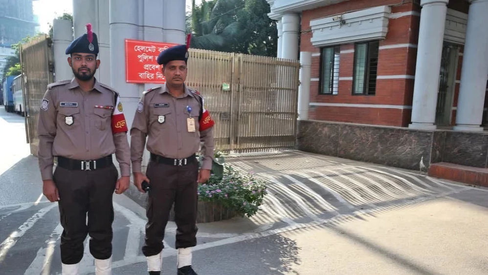 পুলিশের পোশাক পরিবর্তনের সিদ্ধান্ত পুনর্বিবেচনার আহ্বান